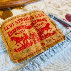 SOLDVintage Light Wash 514 Levi Cutoffs